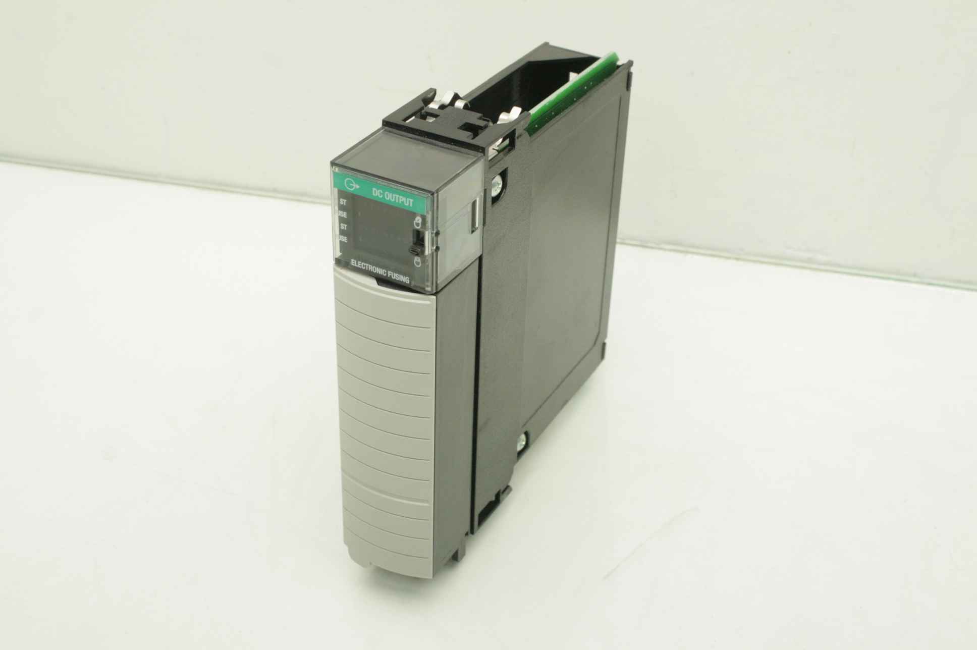 Allen-Bradley ControlLogix 1756-OB16E/A DC Input 16PT 10-31.2VDC, 8A