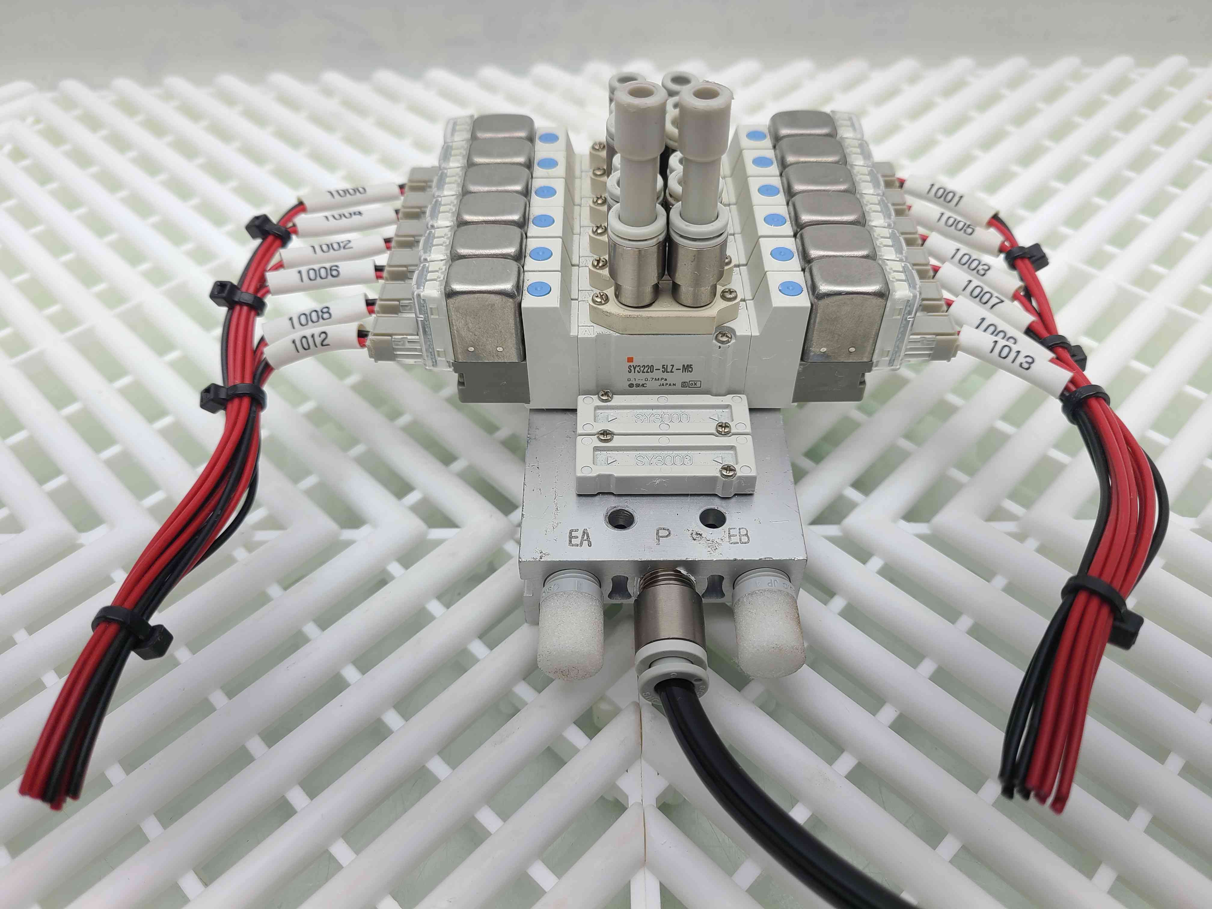 SMC Manifold Block SY3000 w/ (6) SY32205LZMS Double Solenoid Valves