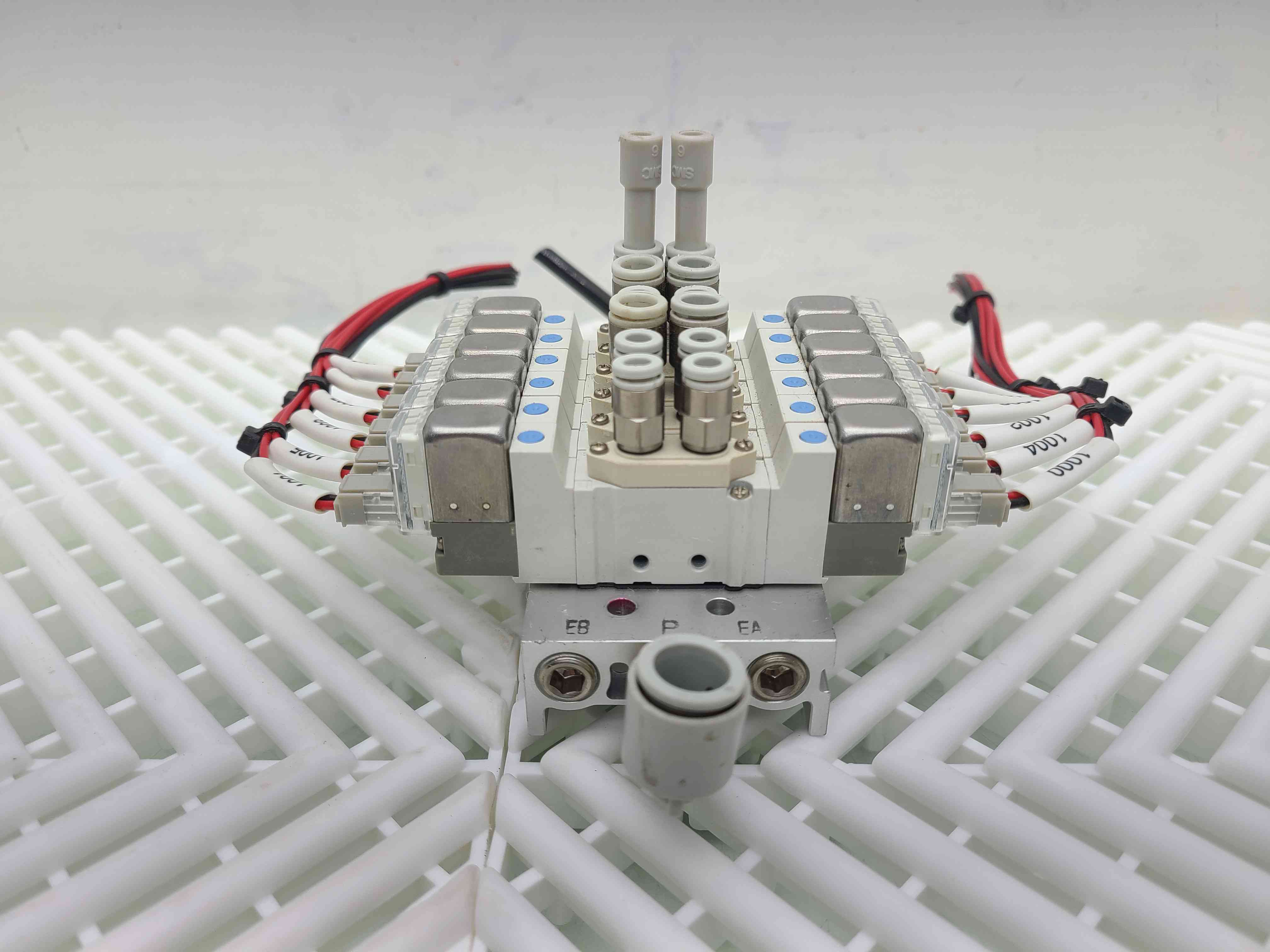 SMC Manifold Block SY3000 w/ (6) SY32205LZMS Double Solenoid Valves