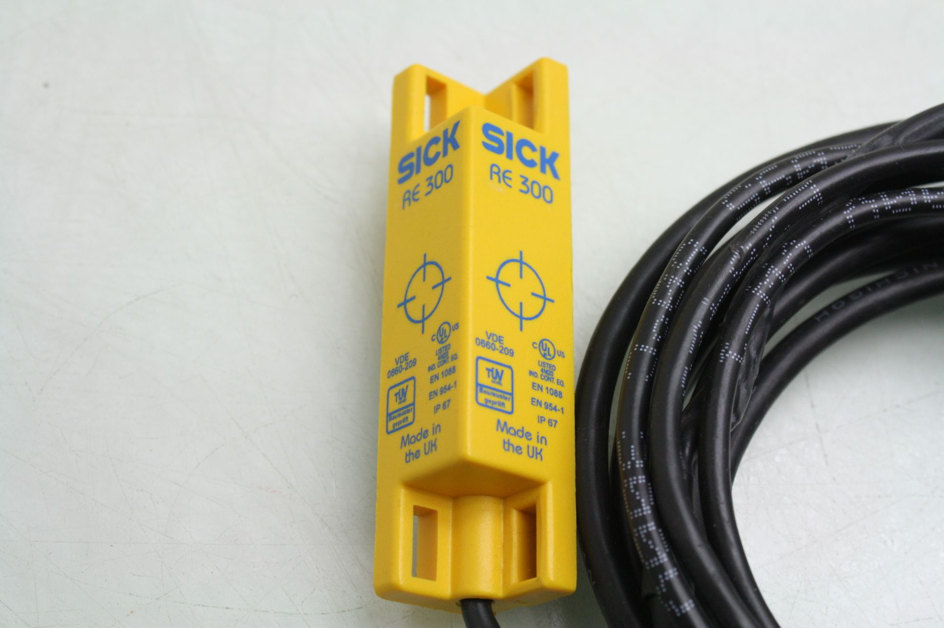 3 SICK RE300DA03P Reed Contact Interlock Safety Switch Sensors eBay