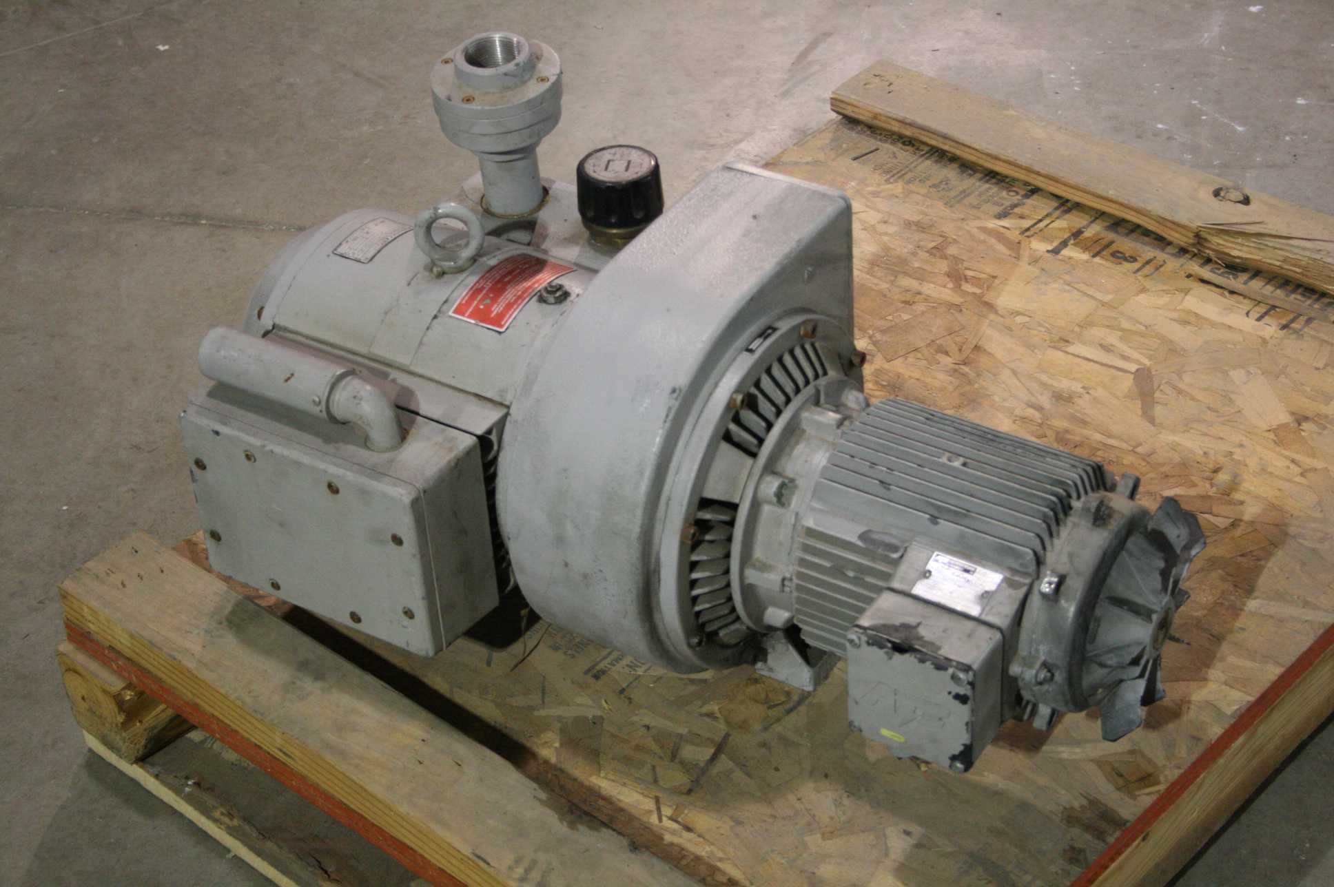 Rietschle VFT100 (12) V Series Rotary Vane Vacuum Pump 150 mbar 120 m^3