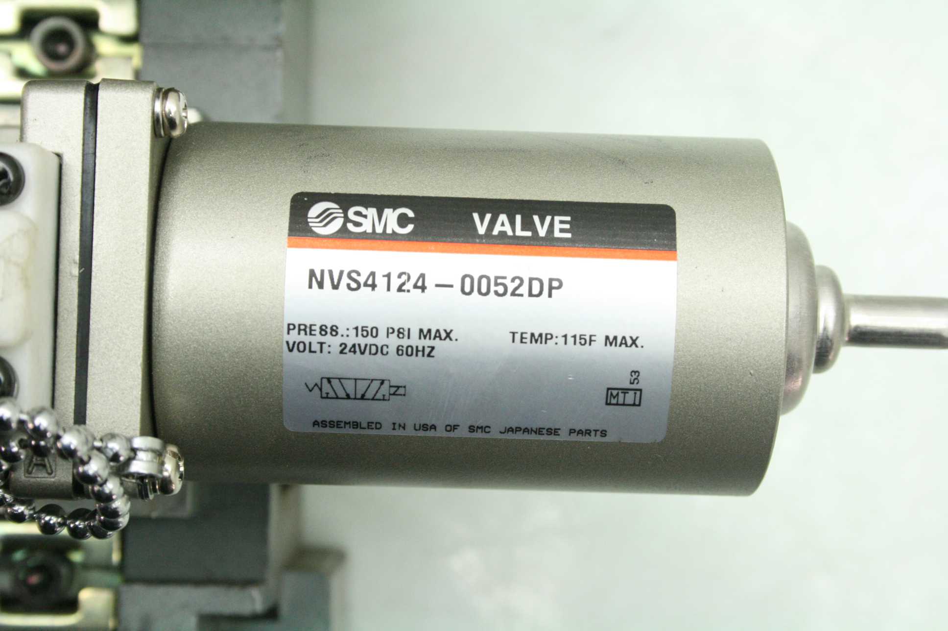 2 SMC NVS4124-0052DP Pneumatic Solenoid Valves on Manifold 24V DC Coil