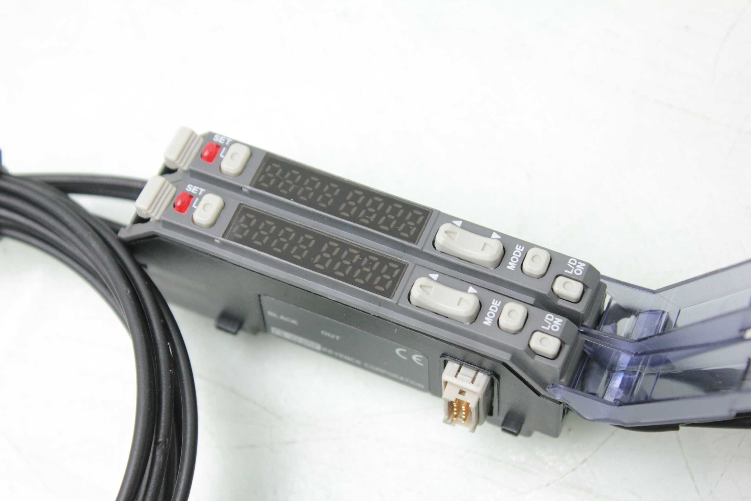 2 Keyence FSV22RP Fiber Optic Sensor Amplifier with 2 FU67V Sensor