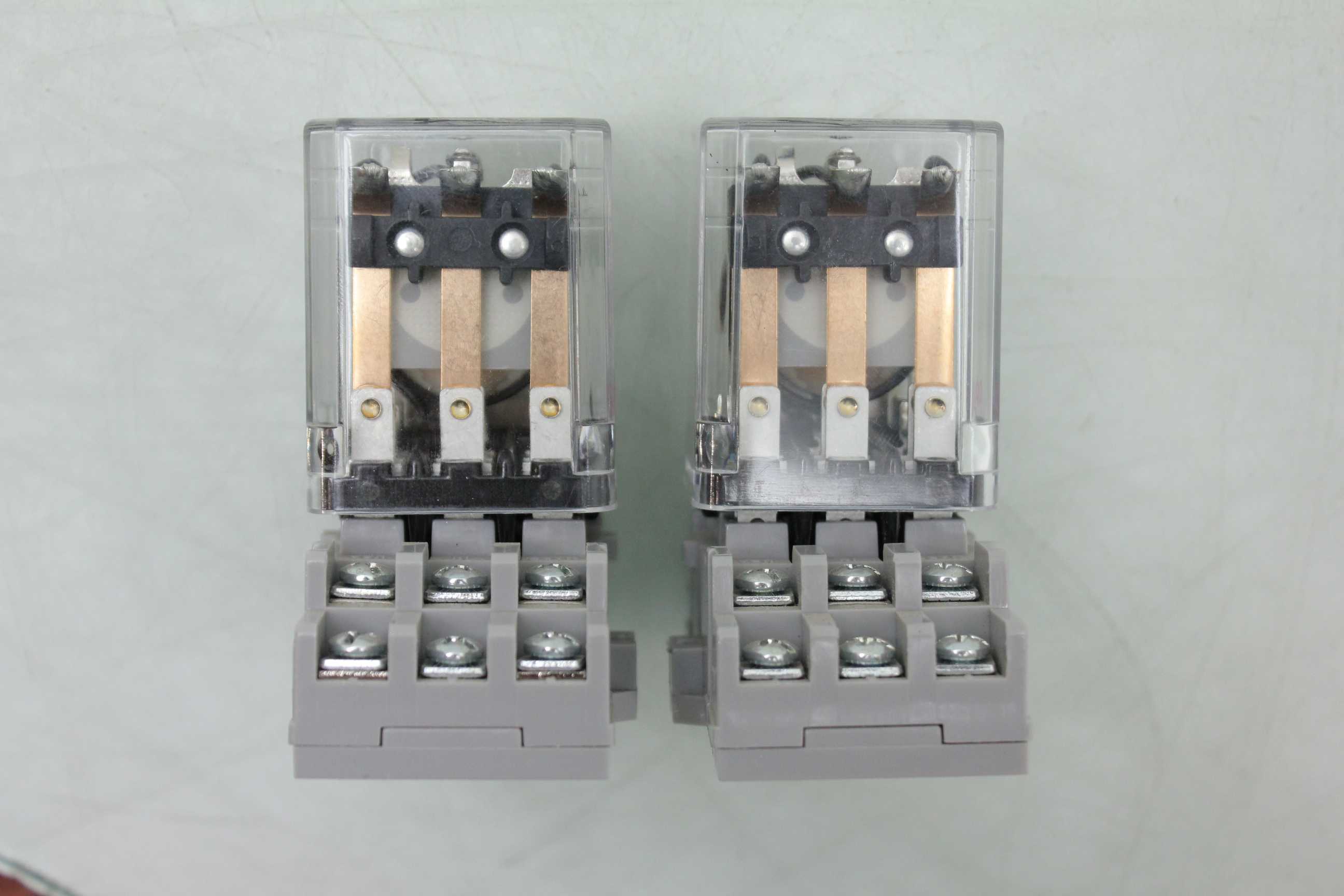 2 Tyco Electronics KUP14D1524 3PDT Relay 10A / 24V DC Coil 27E893