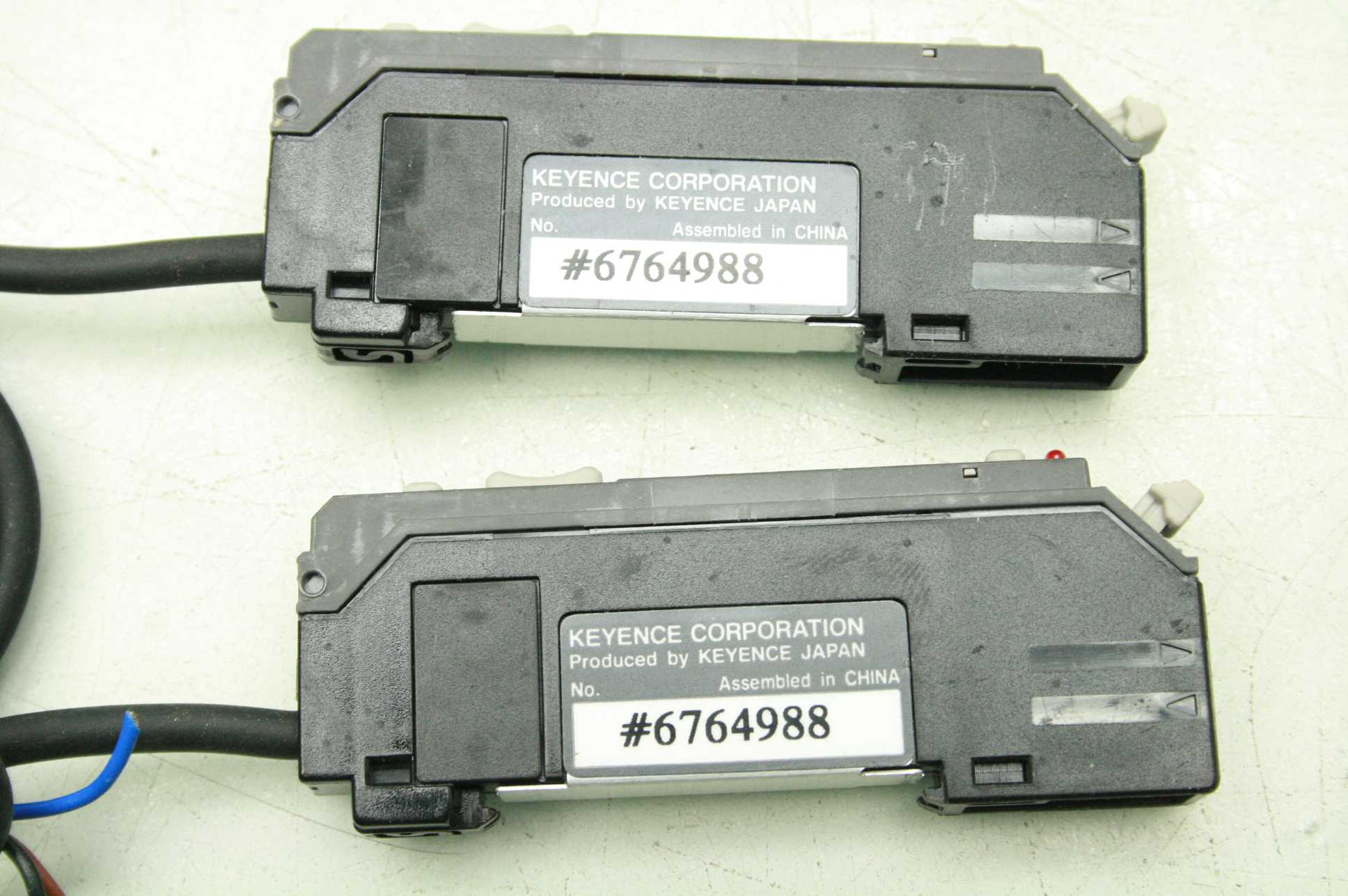 2 Keyence FSV21R Photoelectric Fiber Optic Sensor Amplifiers LED Red