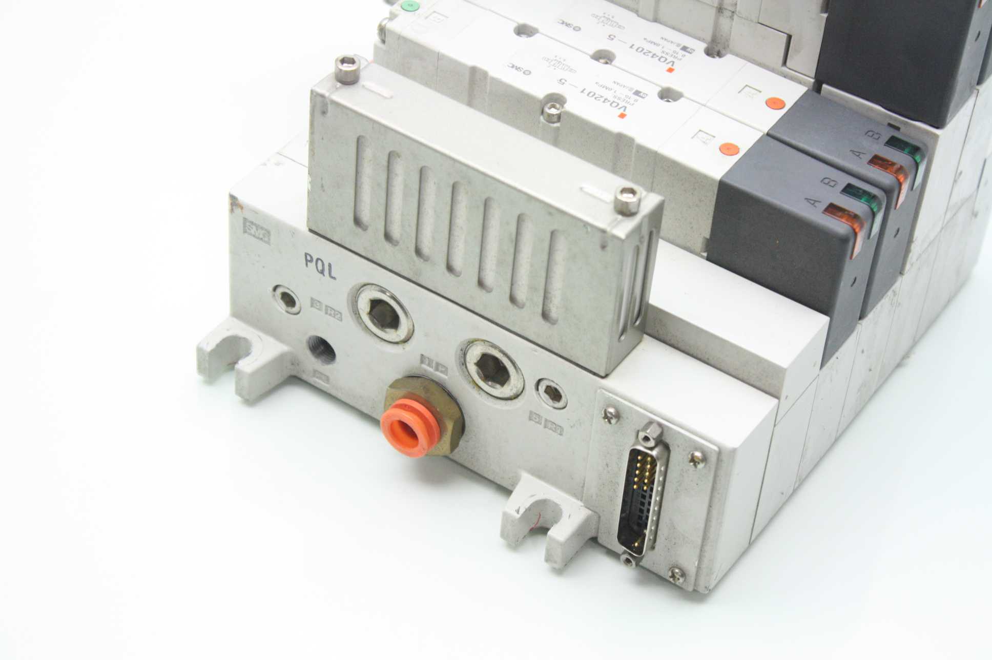 SMC Manifold Valve Assembly With (4) VQ42015 (1) VVQ4000101 eBay